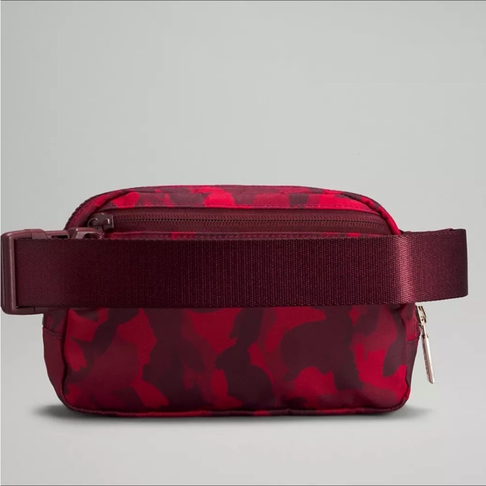 ‼️RARE‼️LULULEMON RARE EXCLUSIVE LUNAR NEW YEAR BUNNY BELT BAG 1L - Picture 2 of 9